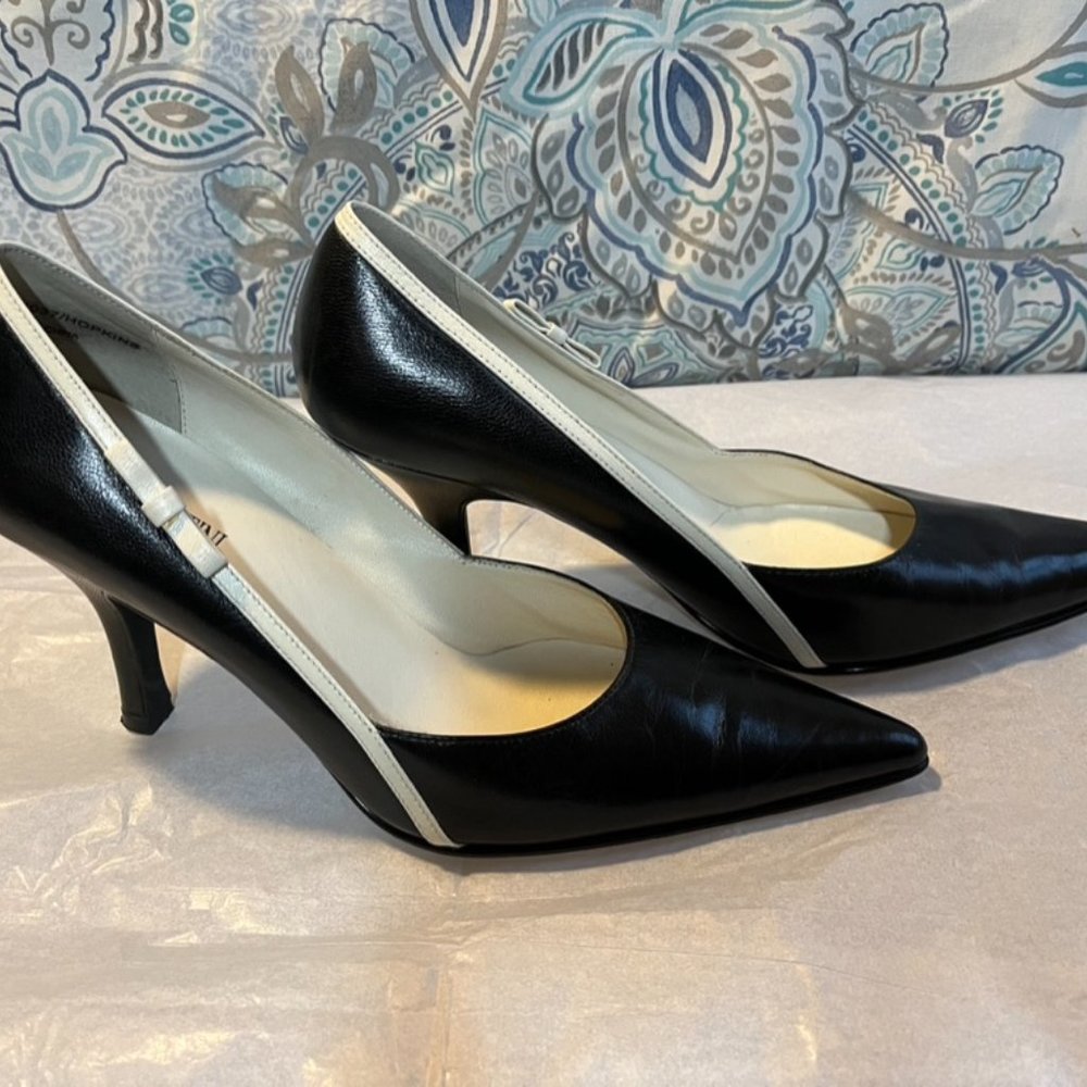 NWOT - FRANCO FORTINI BLACK & WHITE RETRO BOW PUMPS